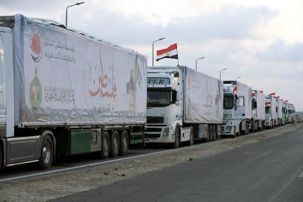 الهلال الأحمر المصري: قطع الاتصالات يعرقل دخول 10 شاحنات مساعدات إلى غزة