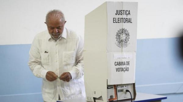 البرازيليون ينتخبون رئيسهم في ظل استقطاب حاد