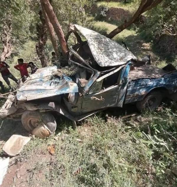 نجا أب وابنه من موت محقق عقب سقوط سيارته من جبل بشرعب