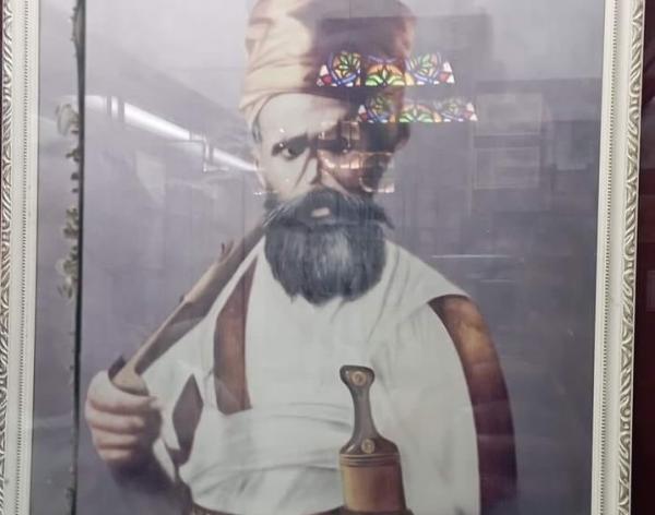 مليشيا الحوثي تستهدف الثائر القردعي في المتحف الحربي