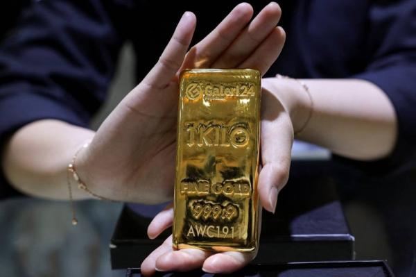 الذهب يلمع ويتجه لتحقيق مكاسب شهرية