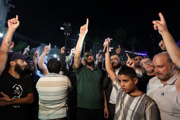 الاتصالات الفلسطينية تؤكد انقطاع كافة خدمات الاتصالات والإنترنت في غزة