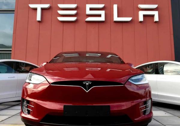 «تسلا» تغلق معرضها الرئيسي في بكين .. والسبب مجهول!