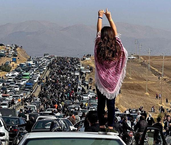 في شهرها الثاني.. انتفاضة الإيرانيين مستمرة وأهالي سنندج يهتفون: "الموت للديكتاتور"