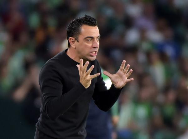 حقيقة إقالة تشافي من تدريب برشلونة