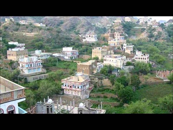 عصابة الحوثي تقصف مدرسة الزبيري في مقبنة تعز