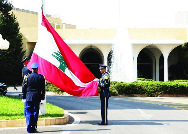 «3 لاءات» تشلّ لبنان