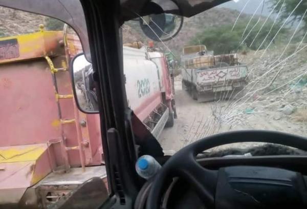 العجوز يهدد بحصار تعز بقطع طريق هيجة العبد والإصلاح يدعم 