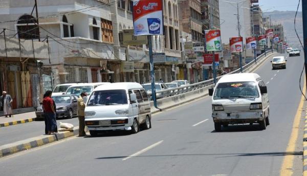 ناشطون: عصابة الحوثي تواصل انتهاكاتها تحت يافطة "الهوية الإيمانية"