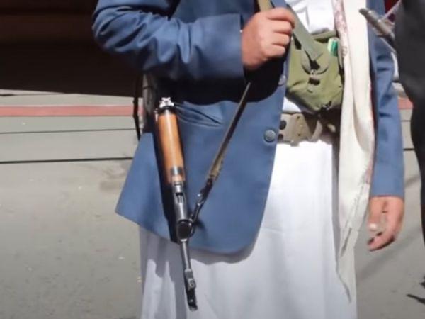 قيادي حوثي يقتحم مدرسة في صنعاء ويعتدي على مديرة المدرسة