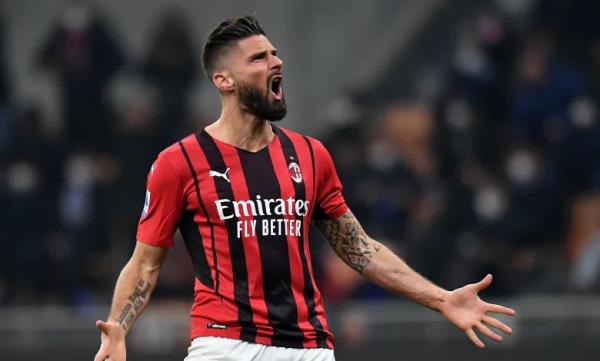 أولفييه جيرو يضع ميلان في الوصافة ثم يُطرد