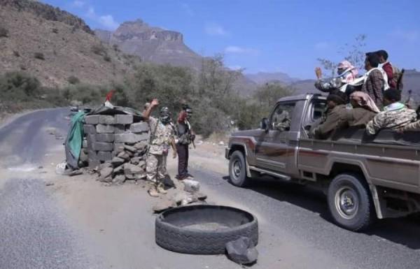 فرار جماعي لعناصر ميليشيات الحوثي من جبهة دمت والجماعة تنصب نقاطا للقبض على الهاربين..!