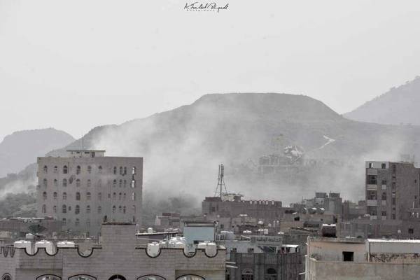 قصف حوثي على حي سكني في مدينة تعز يخلف جرحى بينهم إمرأة