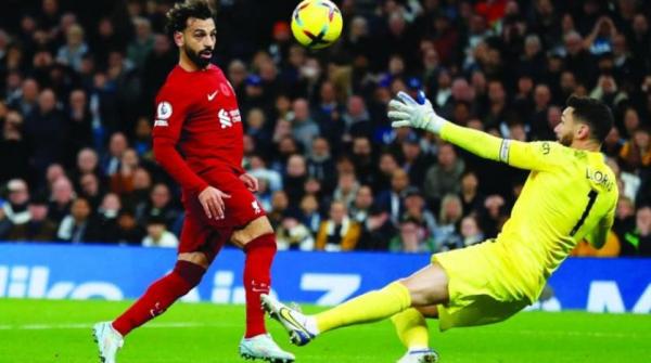 آرسنال يسقط تشلسي ويستعيد الصدارة... وليفربول ينتفض بثنائية صلاح