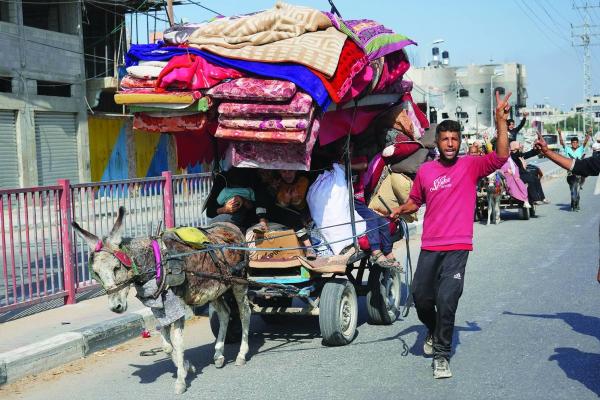 إطلاق نار تجاههم وجثث ملقاة حولهم... الرحلة المروعة للفارين من شمال غزة لجنوبها