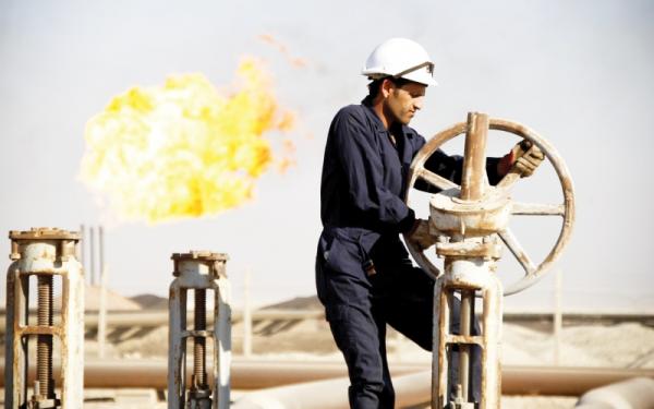 النفط لأعلى مستوى في شهرين مع أنباء بتخفيف القيود في الصين