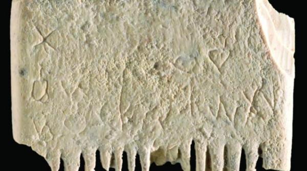اكتشاف «كتابة كنعانية» على مشط عاجي قديم