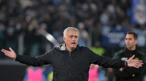 مورينيو يتهم أحد لاعبي روما بالخيانة في مباراة ساسولو