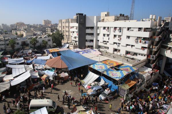 وفامقتل 6 أشخاص بعد قصف محيط مجمع الشفاء الطبي في غزة