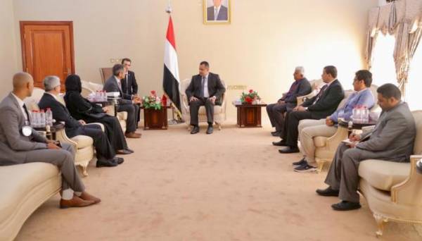 هذا ما طالب به رئيس الحكومة معين عبدالملك عند استقباله اليوم لوفد دولي..! - تفاصيل