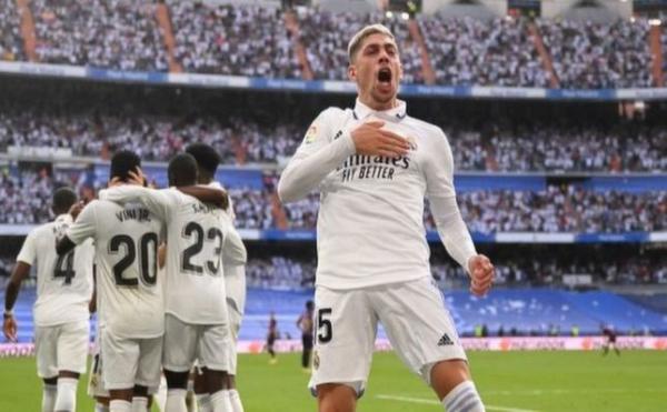 ريال مدريد ينجو من انتفاضة قادش ويضيق الخناق على برشلونة