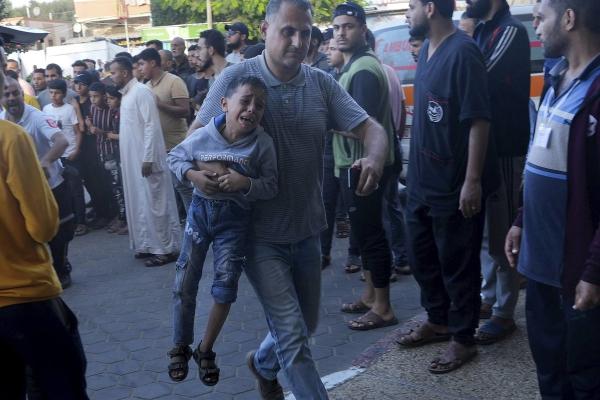مقتل 4 فلسطينيين بقصف إسرائيلي على منزل في دير البلح