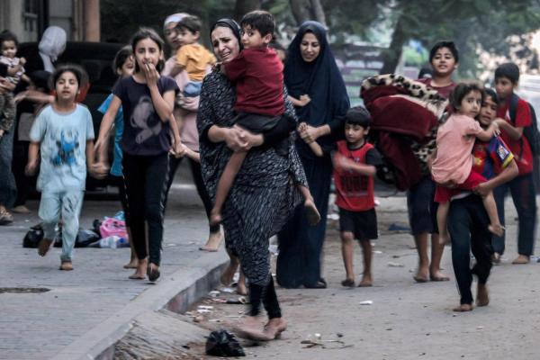 مستشفيات محافظة غزة خارج الخدمة والنساء يلدن في الشوارع دون أي مساعدة