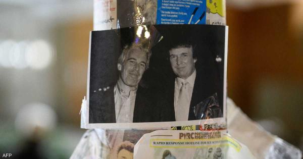 فضيحة إبستين.. كيف رد ترامب والبيت الأبيض على "الرسالة المخجلة"؟