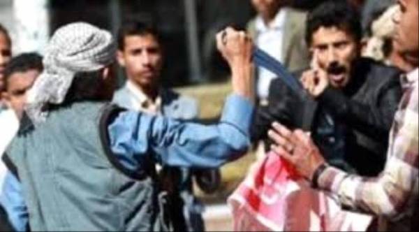 بعد طرد عناصرهم من الأحياء والمؤسسات التي كانوا يسيطرون عليها.. الحوثيون ينتقمون من المدنيين في الحديدة..! 