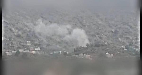 دبابات الحوثي تقصف منازل المواطنين شمال غريي الضالع 