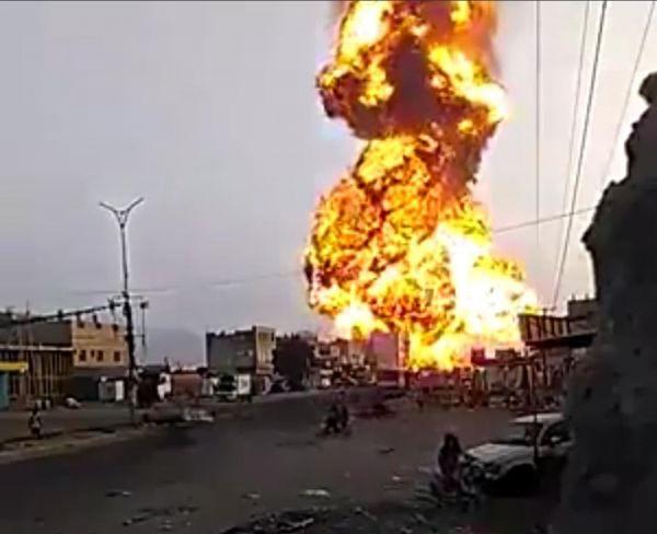 وفيات وإصابات في حريق مستودع حوثي للمشتقات النفطية 