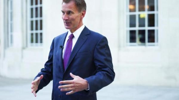 وزير المالية البريطاني يتحدث عن «قرارات صعبة جداً» قبل عرض ميزانيته