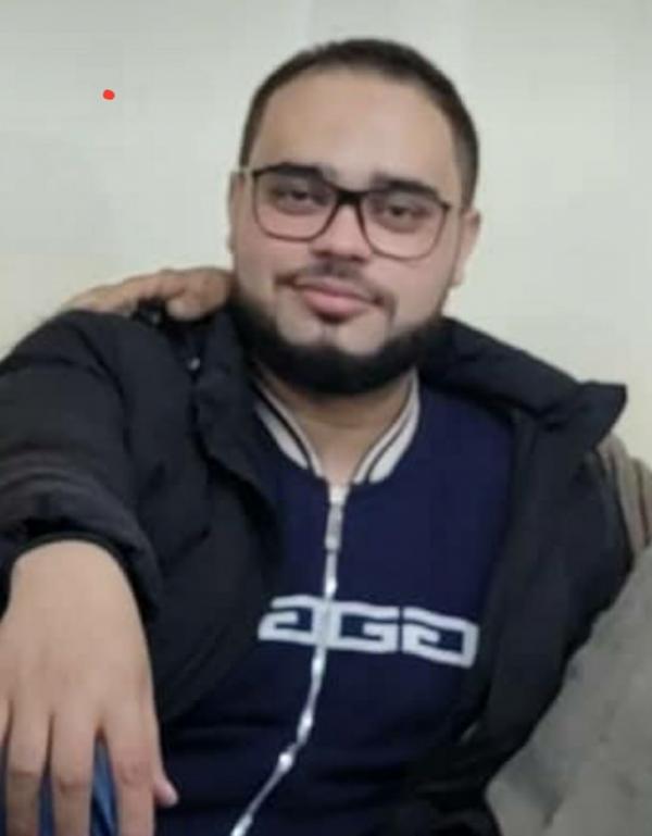 قيادي حوثي يمتلك قناة فضائية يعتدي بالضرب على صحفي فلسطيني في صنعاء