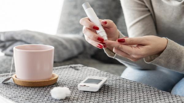 كيف يتسبب ارتفاع السكر في الدم حقا في الإصابة بمرض السكري من النوع 2؟!