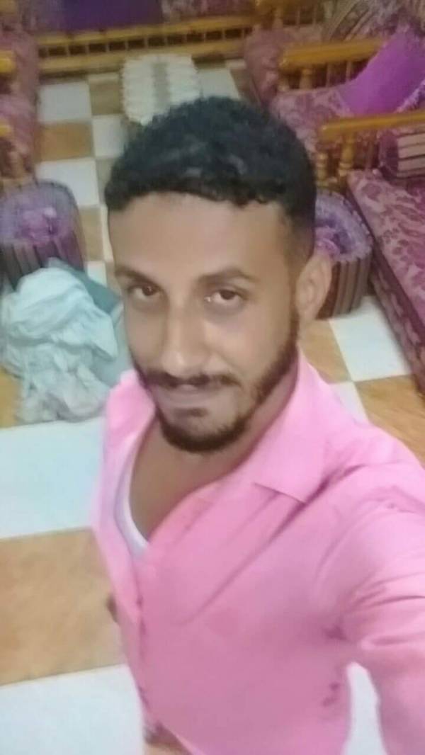 شاهد أول صورة لاحراق مواطن حياً داخل سيارته في مدينة عدن..!؟