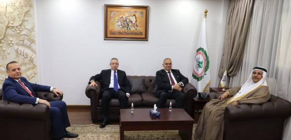 "العسومي" يستقبل مساعد وزير الخارجية المصري ويبحث سبل تعزيز التعاون بين البرلمان العربي ومصر