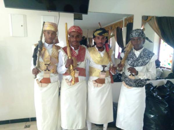 اب : عصابة الحوثي تحرم ١١ عريس من المهمشين من مساعدة الزواج