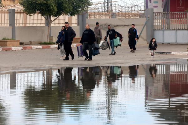 انقطاع الاتصالات في غزة يعطّل مغادرة الجرحى والأجانب