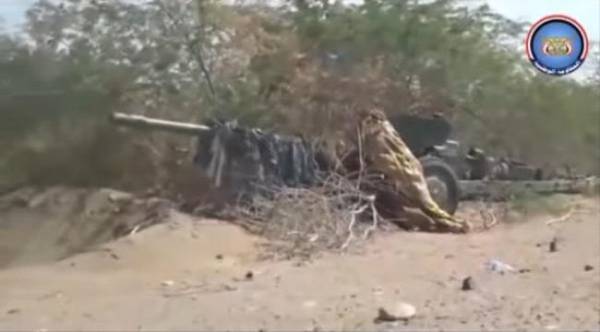 هلع ورعب بين مواطني حي 22 مايو بالحديدة إثر قيام مليشيا الحوثي بنصب مدفعين بين المنازل