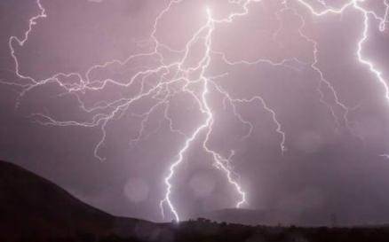 تنبيه هام من الأرصاد بشأن ماسيحدث خلال 24 ساعة ويوجه تحذيراً شديداً لسكان هذه المحافظات الساحلية والجبلية..!؟