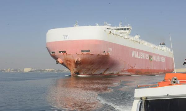 قناة السويس تشهد عبور حاملة السيارات "TIGER" ناقلة القطار الأسطوري 