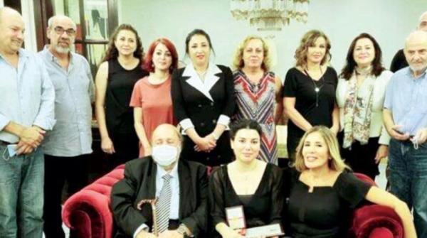 مقهى ثقافي مجاني وصالون أدبي {باذخ» في قلب العاصمة المنكوبة