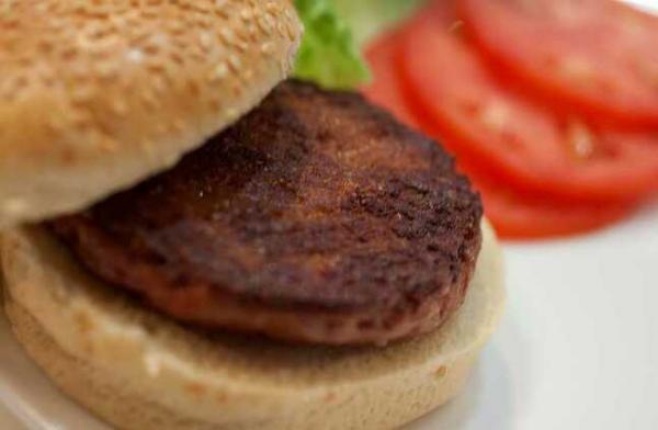 لأول مرة.. قرار أميركي يمهد الطريق أمام بيع "لحوم المختبر"