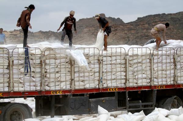 مشرف مركز الملك سلمان للإغاثة يفضح الحوثيين