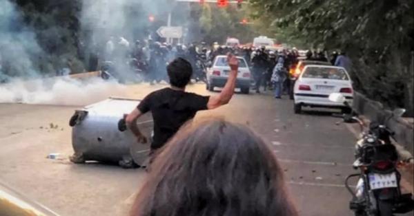 دعموا احتجاجات إيران.. استدعاء شخصيات رياضية وسينمائية