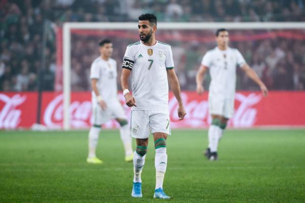 الجزائر بعشرة لاعبين تخسر أمام السويد ودياً