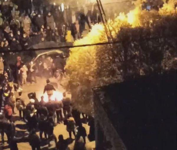 في تطور خطير:  قوات الحرس الثوري تقتحم المدن لإخماد الثورة الإيرانية 