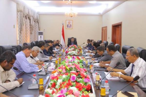 بماذا وجه رئيس الحكومة في أول إجتماع للجنة الموازنات بعدن ؟ تفاصيل 