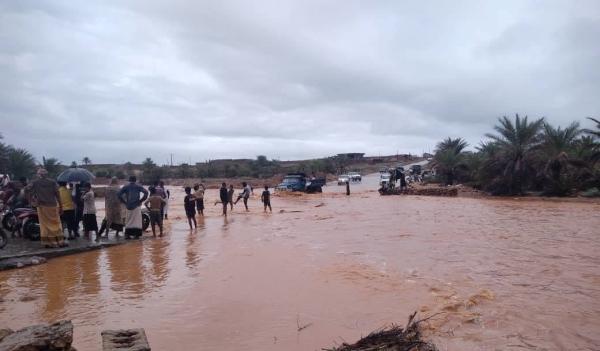 أمطار غزيرة تضرب أرخبيل سقطرى ومؤسسة "خليفة" تؤمِّن قوارب الأهالي