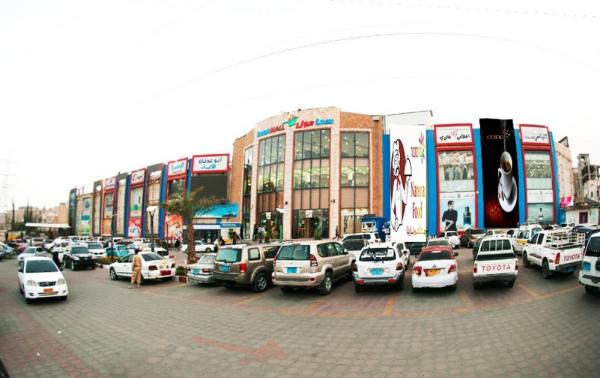 مليشيا الحوثي تحاصر متجر "سما مول" بصنعاء تمهيدا لمصادرته  